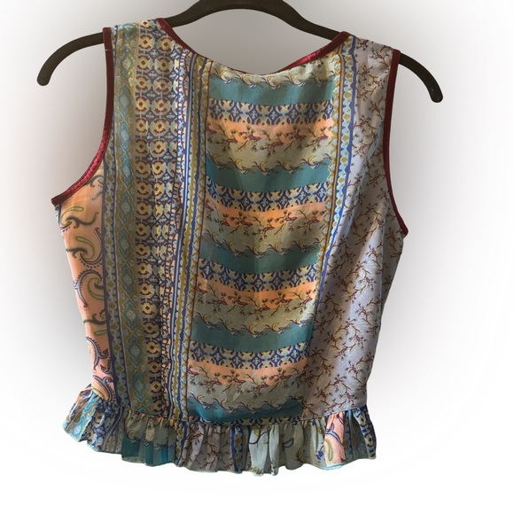 RAGA | Detailed Crop Blouse - Picture 2 of 3